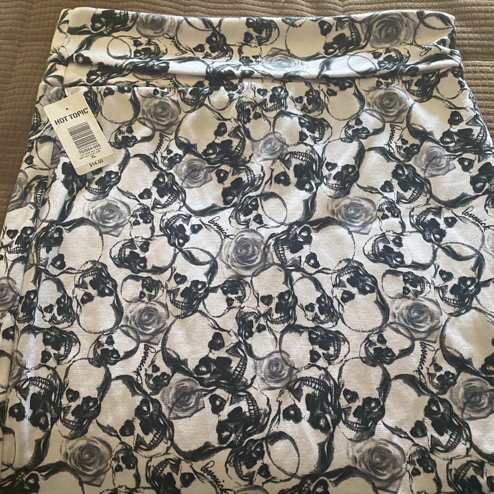 White Rose Scull skirt Hot Topic